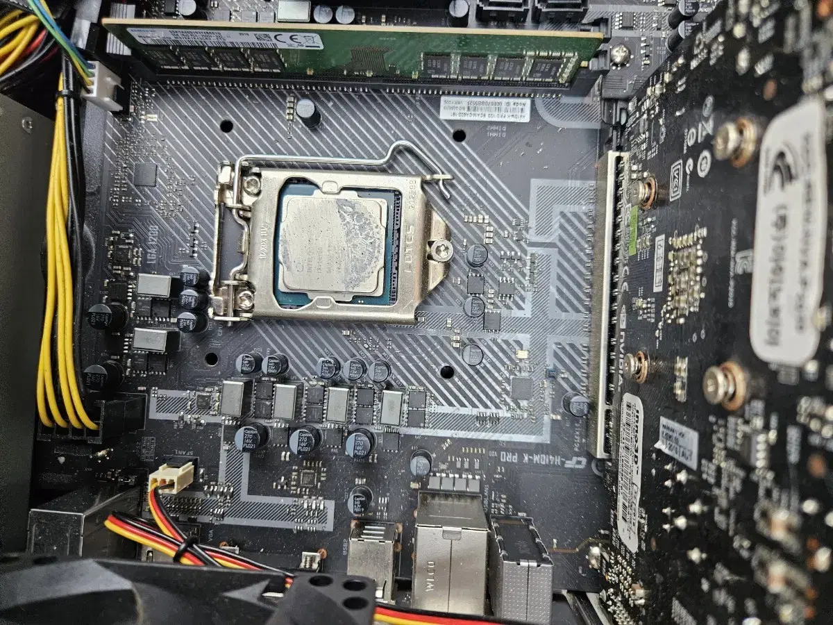 H410 메인보드  삼성DDR4 8G 2개